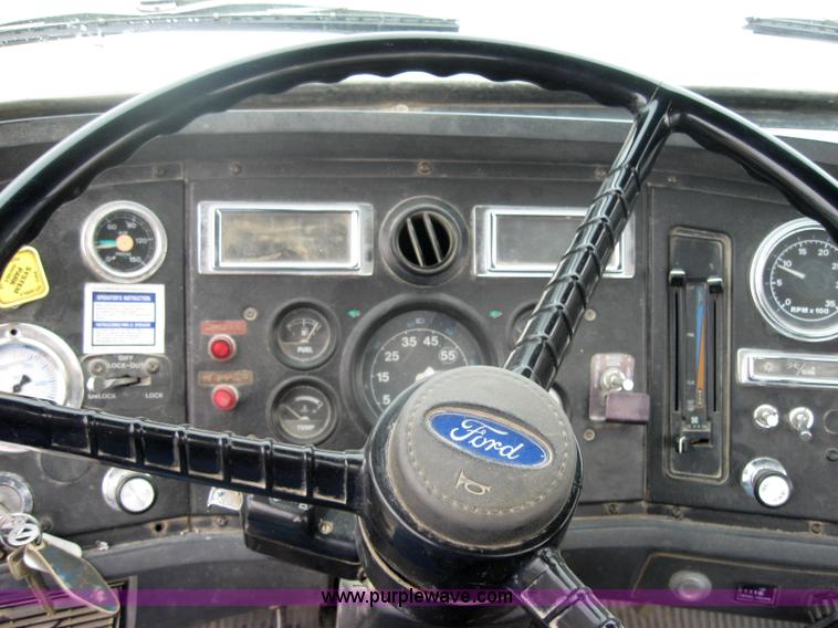 image for item 2796 1994 Ford LT8000F mixer truck