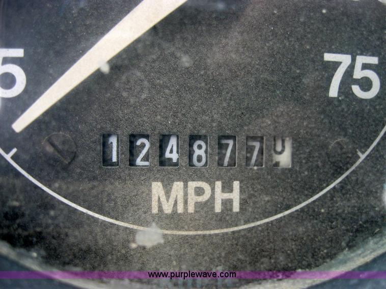 image for item 2796 1994 Ford LT8000F mixer truck