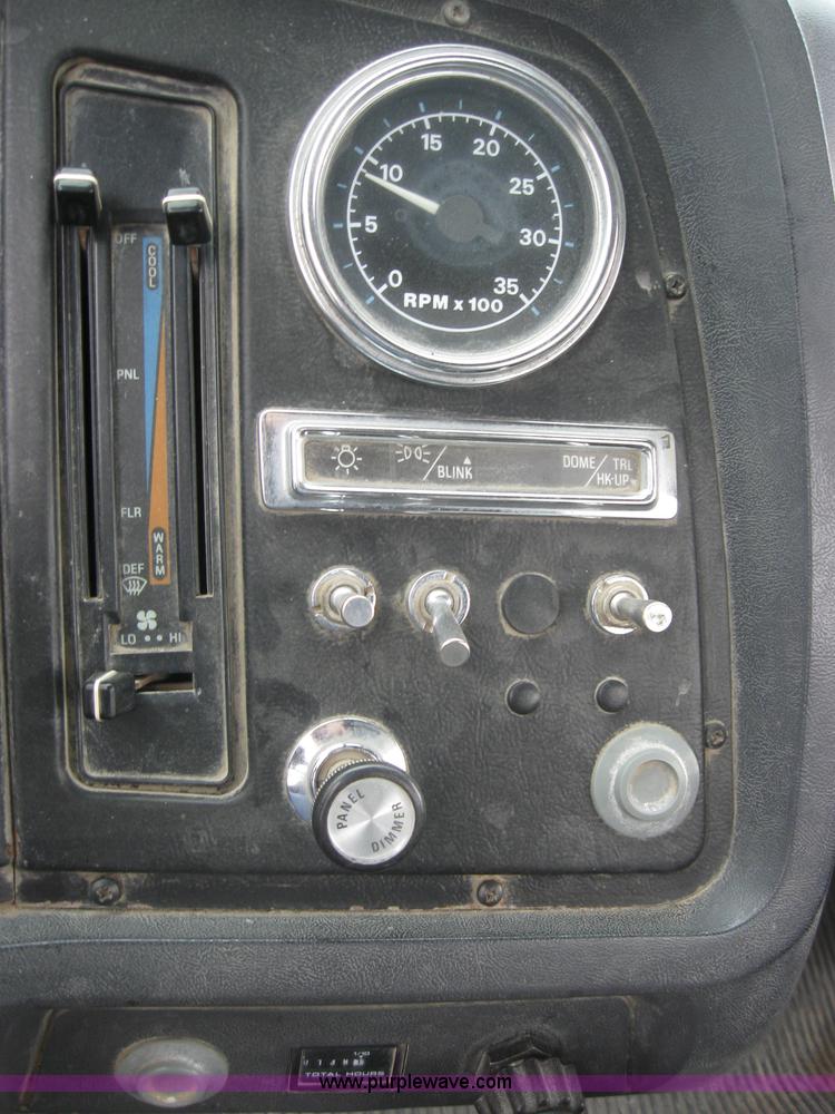 image for item 2796 1994 Ford LT8000F mixer truck