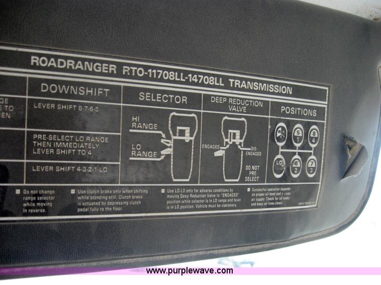 image for item 2796 1994 Ford LT8000F mixer truck