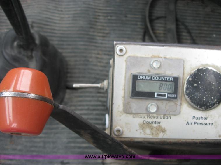 image for item 2796 1994 Ford LT8000F mixer truck