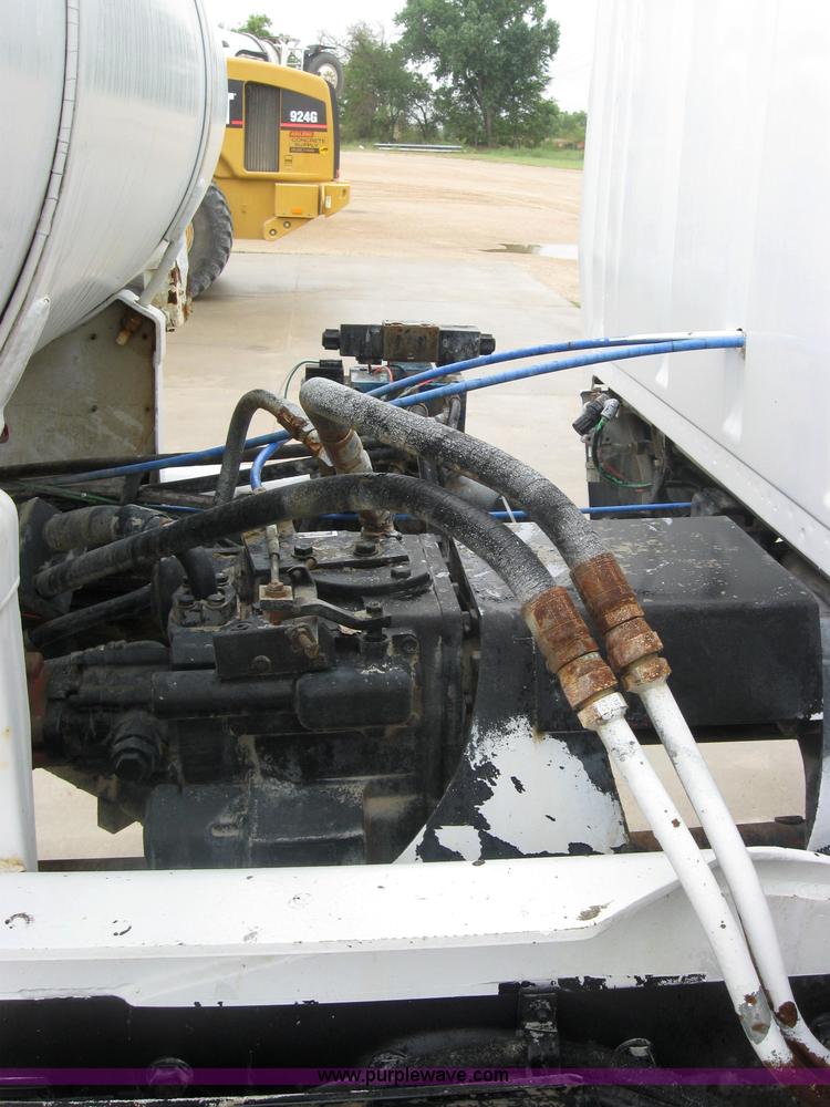 image for item 2796 1994 Ford LT8000F mixer truck