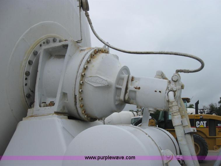 image for item 2796 1994 Ford LT8000F mixer truck