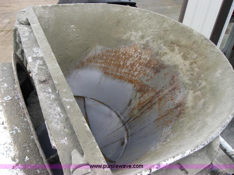 image for item 2796 1994 Ford LT8000F mixer truck