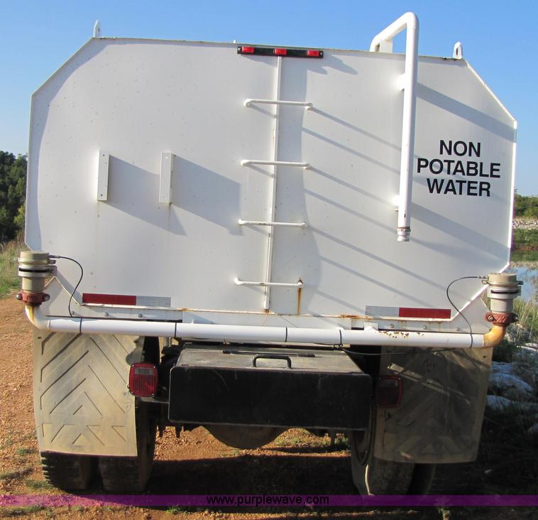 image for item 3123 1995 Ford F800 water truck