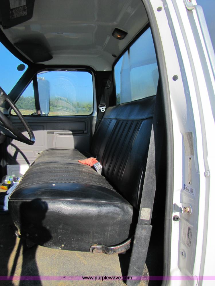 image for item 3123 1995 Ford F800 water truck