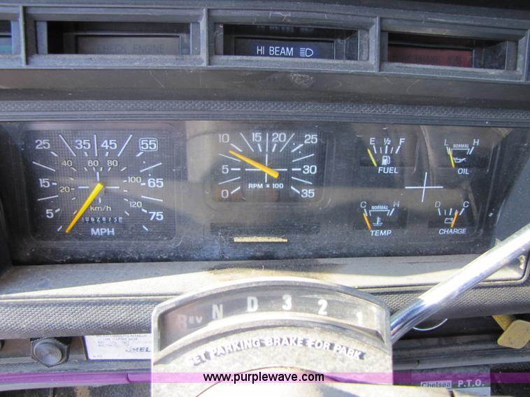 image for item 3123 1995 Ford F800 water truck