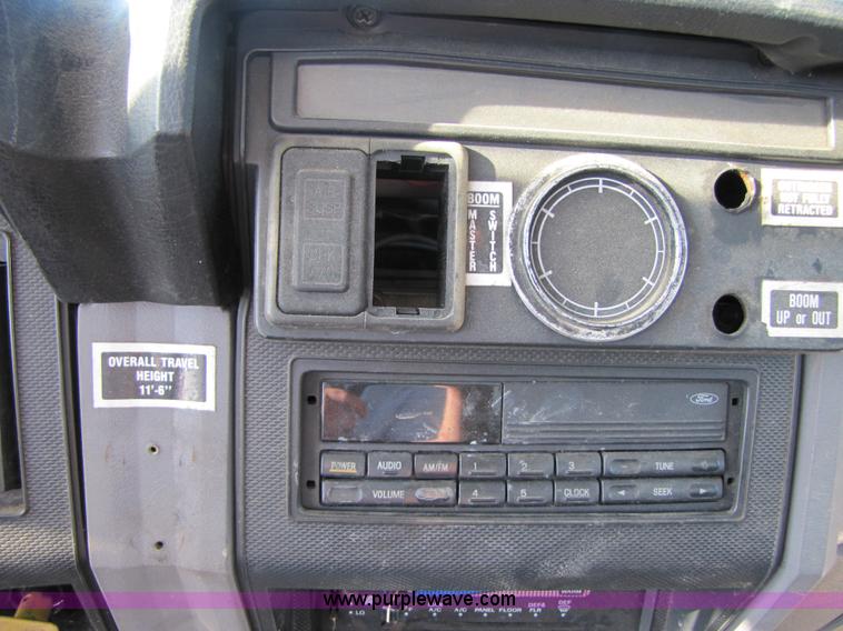 image for item 3123 1995 Ford F800 water truck