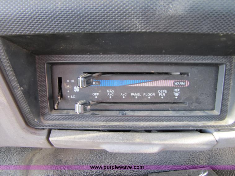 image for item 3123 1995 Ford F800 water truck