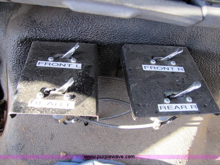 image for item 3123 1995 Ford F800 water truck