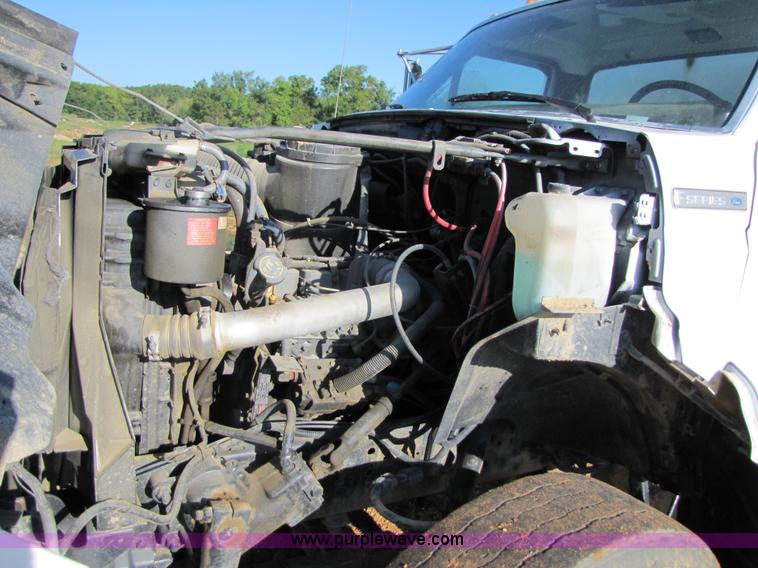 image for item 3123 1995 Ford F800 water truck