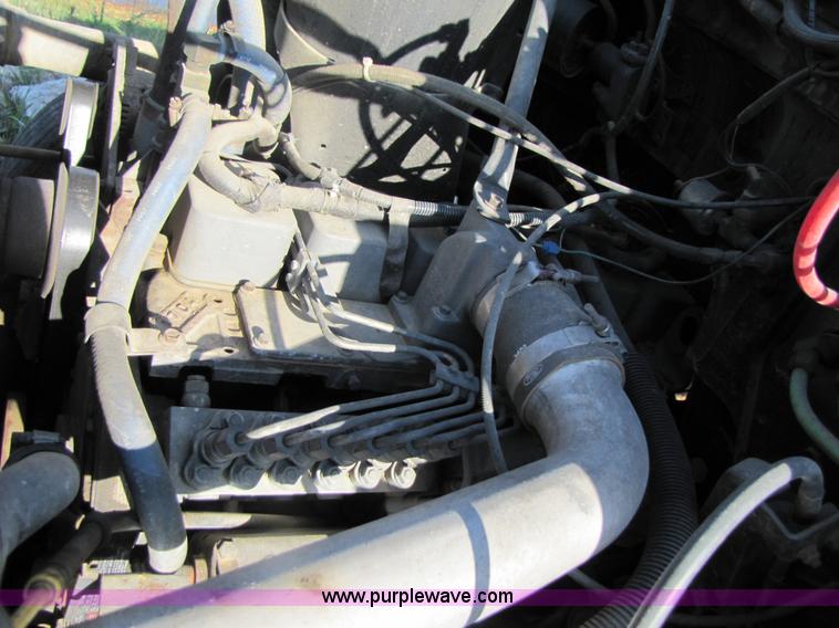 image for item 3123 1995 Ford F800 water truck