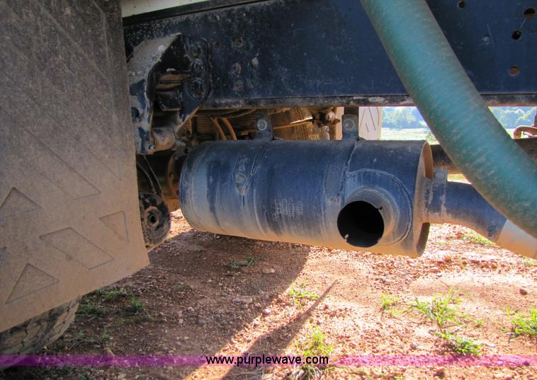 image for item 3123 1995 Ford F800 water truck