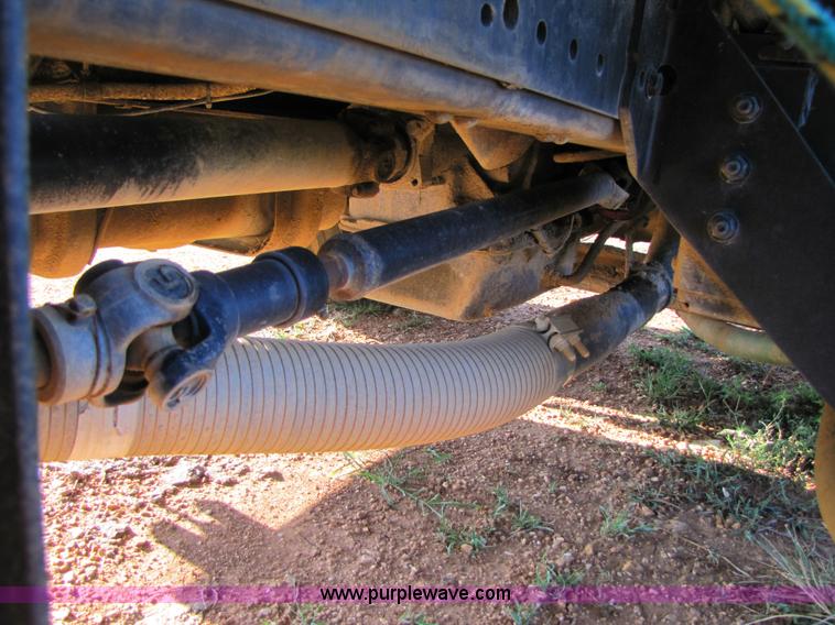 image for item 3123 1995 Ford F800 water truck