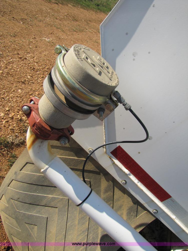 image for item 3123 1995 Ford F800 water truck