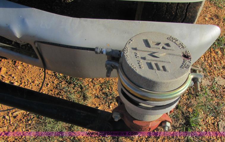 image for item 3123 1995 Ford F800 water truck