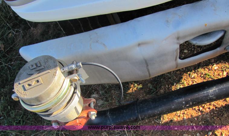 image for item 3123 1995 Ford F800 water truck