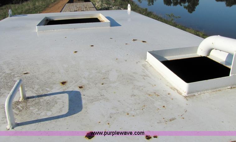 image for item 3123 1995 Ford F800 water truck