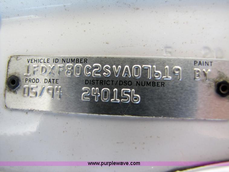 image for item 3123 1995 Ford F800 water truck