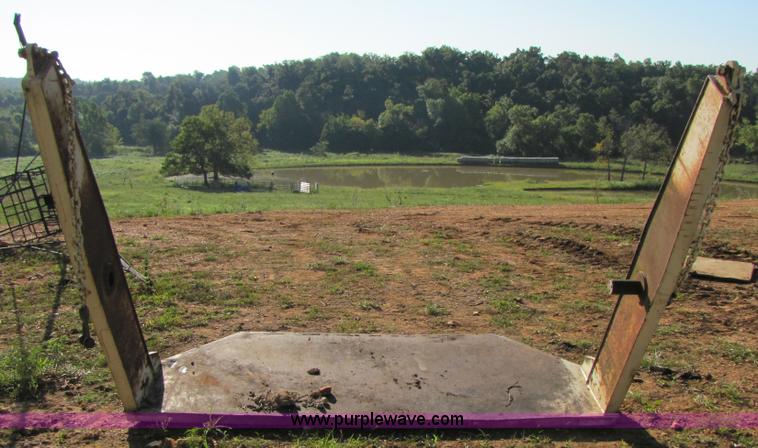 image for item 3125 Dump bed end gate