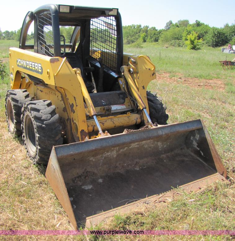 image for item 3136 1999 John Deere 250 skid steer