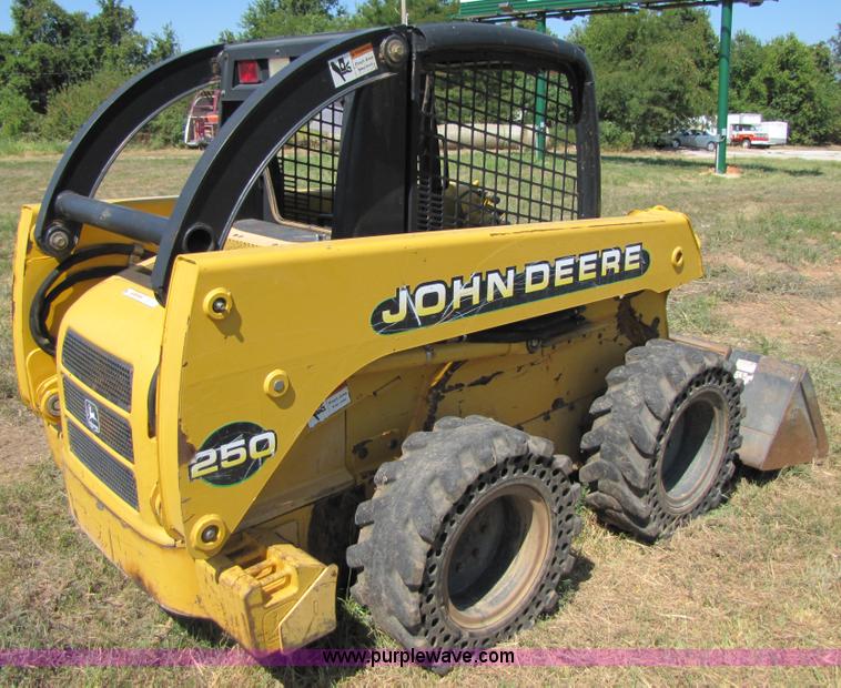 image for item 3136 1999 John Deere 250 skid steer