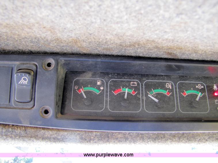 image for item 3136 1999 John Deere 250 skid steer