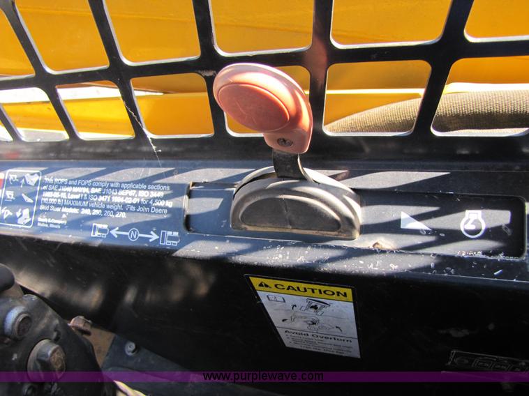 image for item 3136 1999 John Deere 250 skid steer