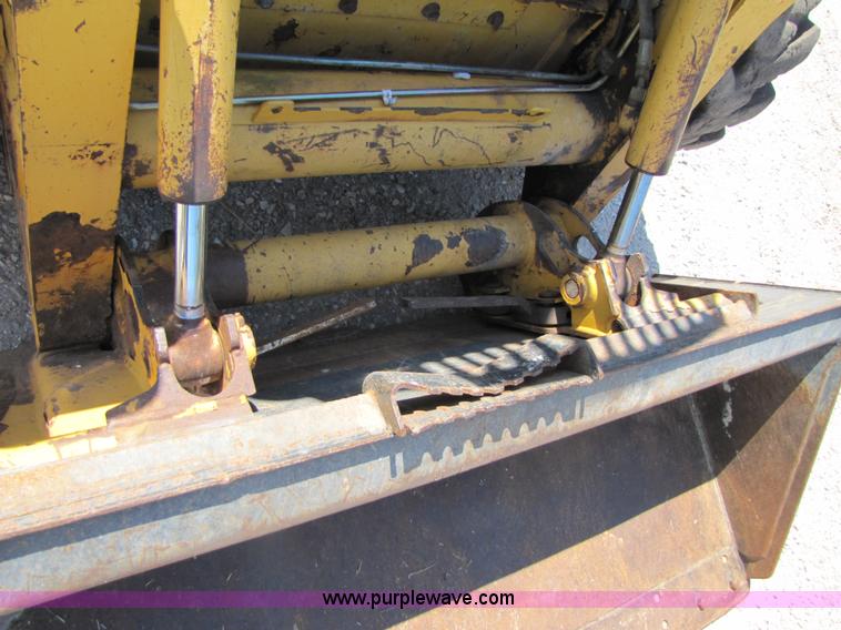 image for item 3136 1999 John Deere 250 skid steer