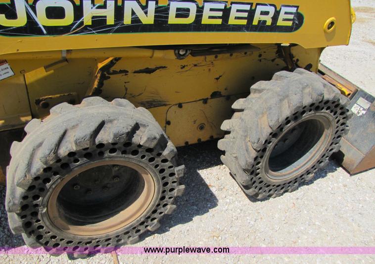 image for item 3136 1999 John Deere 250 skid steer