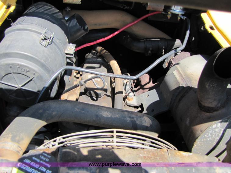 image for item 3136 1999 John Deere 250 skid steer