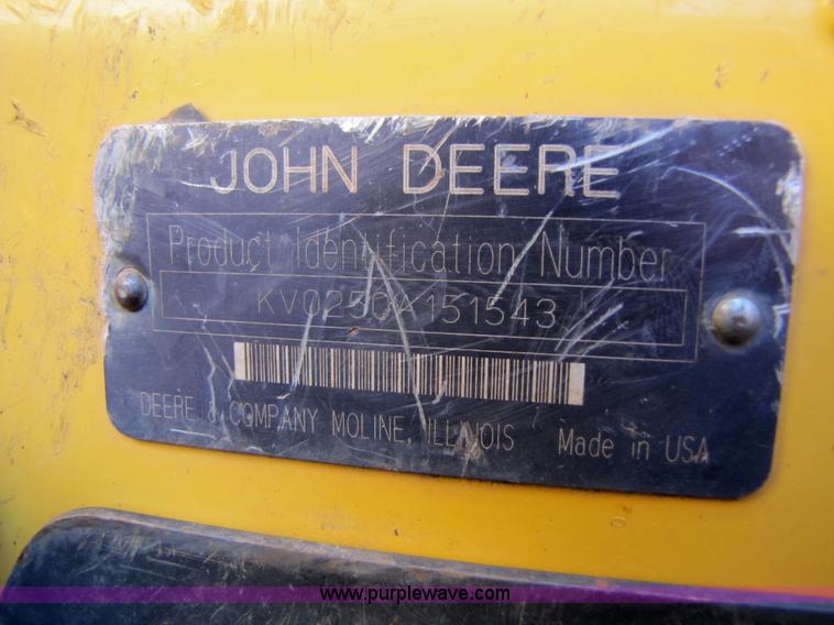 image for item 3136 1999 John Deere 250 skid steer