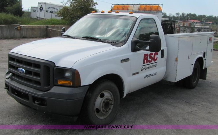image for item 3192 2005 Ford F350 Super Duty service truck
