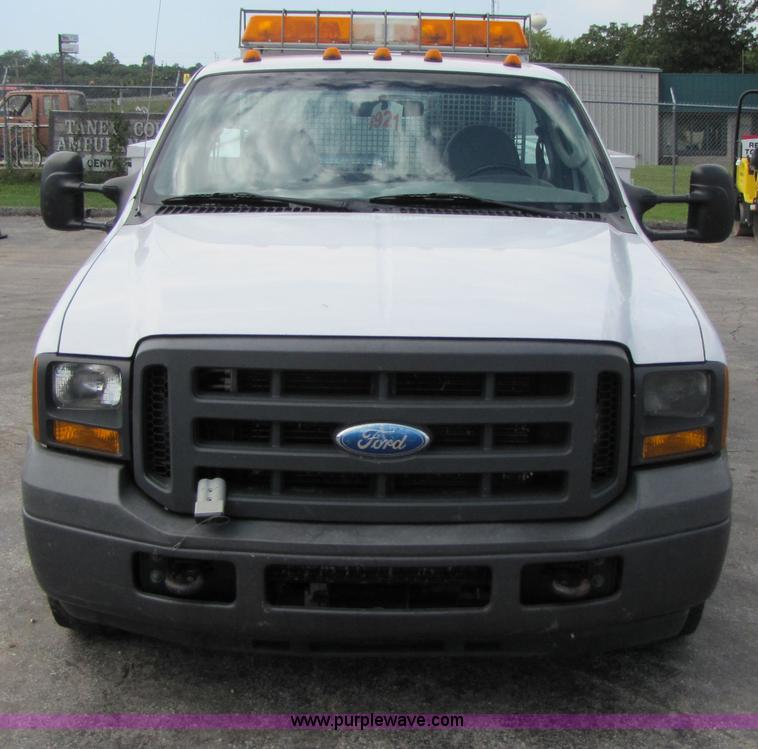 image for item 3192 2005 Ford F350 Super Duty service truck