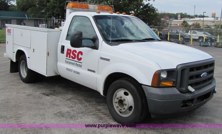 image for item 3192 2005 Ford F350 Super Duty service truck