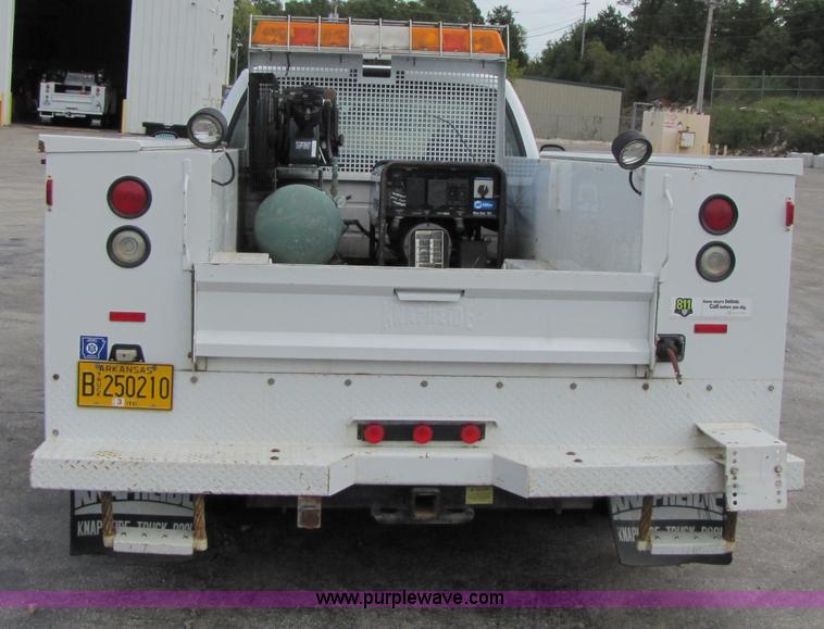 image for item 3192 2005 Ford F350 Super Duty service truck