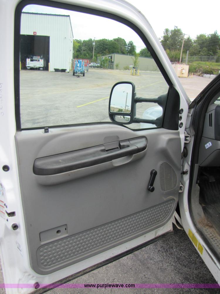 image for item 3192 2005 Ford F350 Super Duty service truck