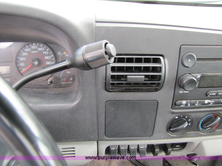 image for item 3192 2005 Ford F350 Super Duty service truck