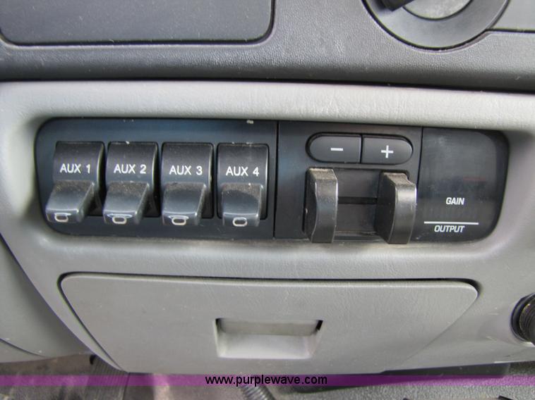 image for item 3192 2005 Ford F350 Super Duty service truck