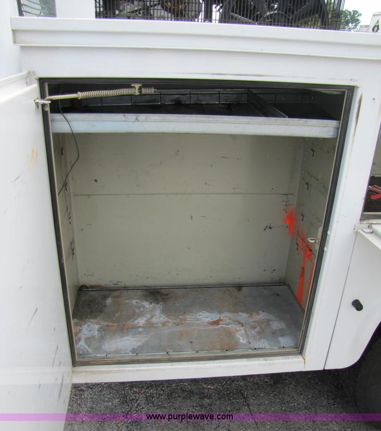 image for item 3192 2005 Ford F350 Super Duty service truck