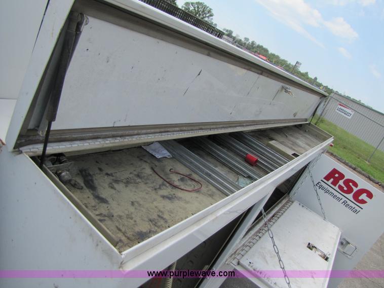 image for item 3192 2005 Ford F350 Super Duty service truck