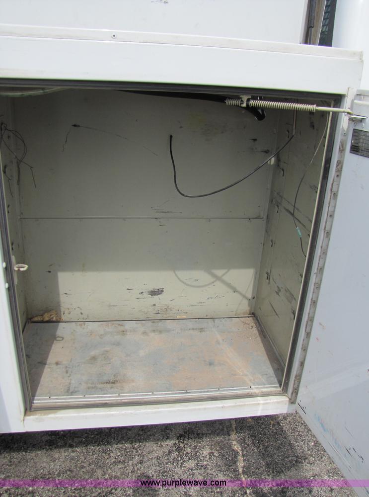 image for item 3192 2005 Ford F350 Super Duty service truck