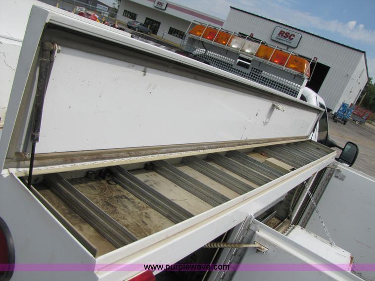 image for item 3192 2005 Ford F350 Super Duty service truck