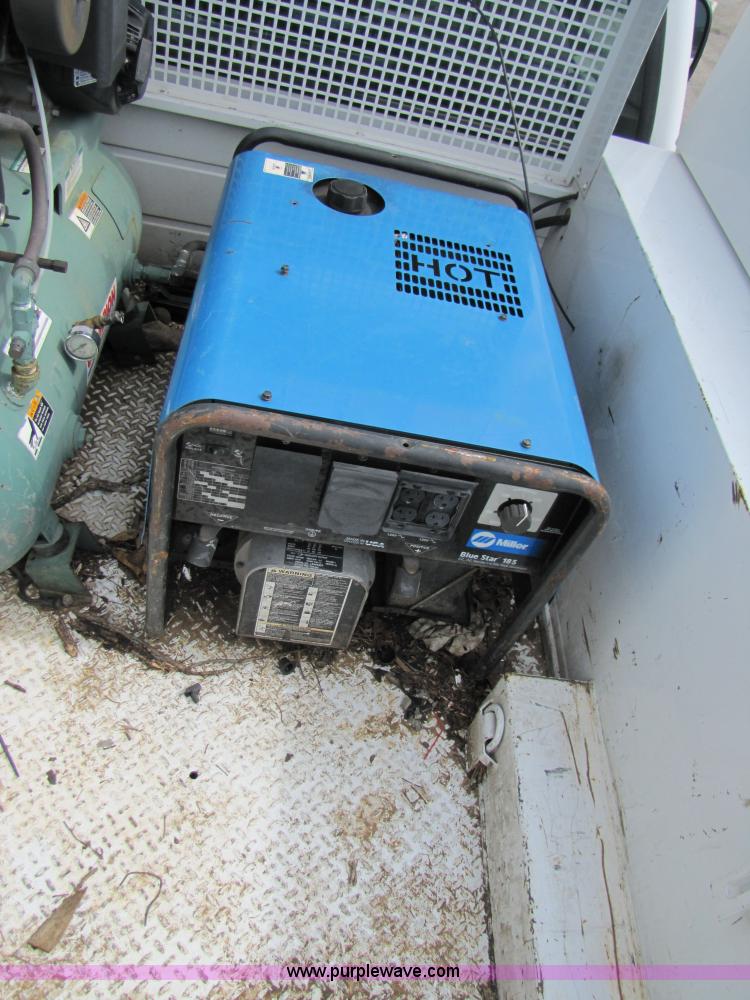 image for item 3192 2005 Ford F350 Super Duty service truck