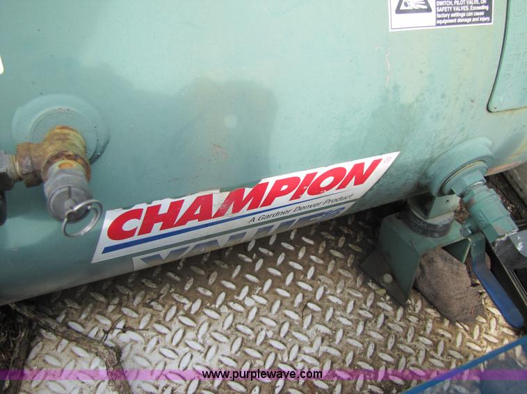 image for item 3192 2005 Ford F350 Super Duty service truck