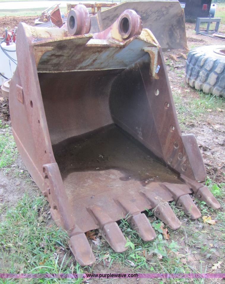 image for item 3193 Caterpillar excavator bucket