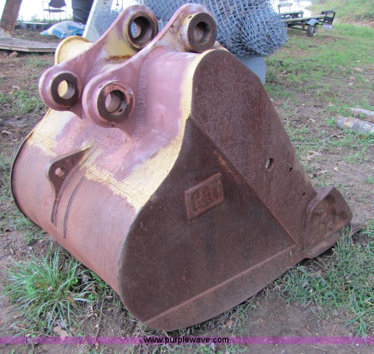 image for item 3193 Caterpillar excavator bucket