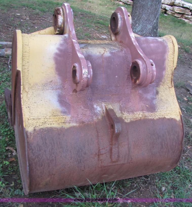 image for item 3193 Caterpillar excavator bucket