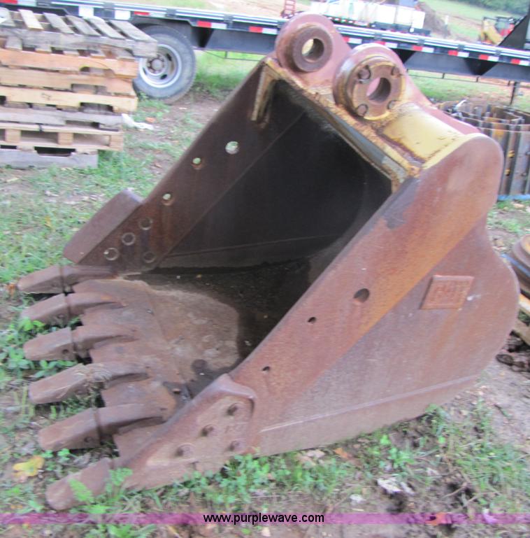image for item 3193 Caterpillar excavator bucket