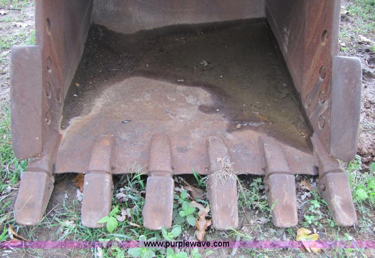 image for item 3193 Caterpillar excavator bucket
